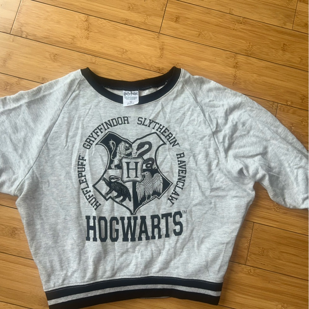 Warner Bros. Gray Hogwarts Kids Shirt